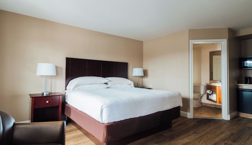 Deluxe Room, 1 King Bed, Accessible