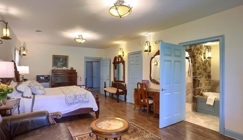 Houghtelin's Hideaway Room