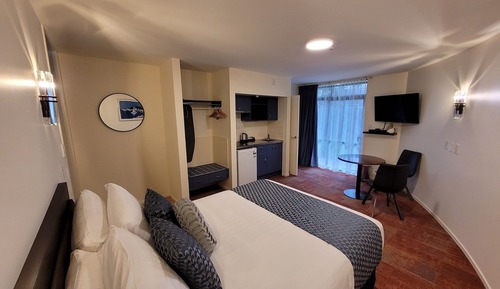 Basic Studio, 1 Queen Bed, Ground Floor