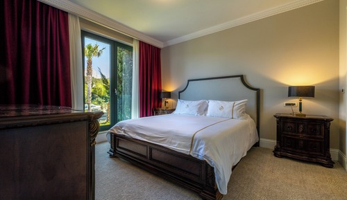 Deluxe Suite, 1 King Bed with Sofa bed, Balcony