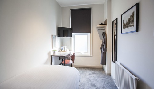 Single Room with Private Separate Bathroom