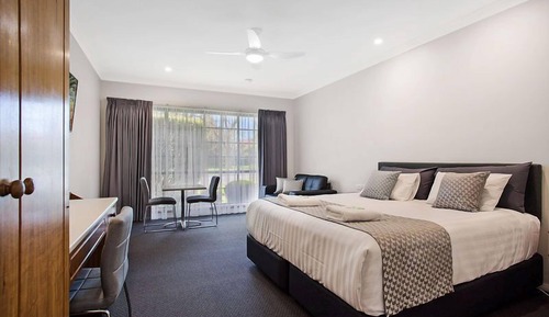 Deluxe Room, 1 King Bed