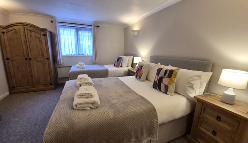 Double Room, Ensuite (with Extra Single Bed)