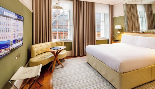 Heritage, Larger Guest Room, Queen