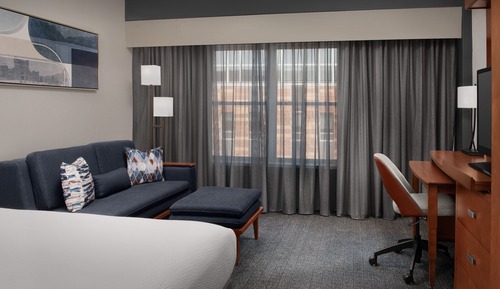 Room, 1 King Bed with Sofa bed (Mobility/Hearing Accessible, Tub)