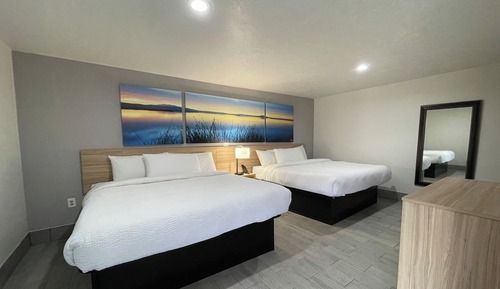 Suite, Non Smoking (2 King Beds)