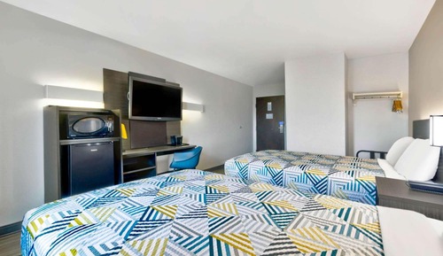Deluxe Room, 2 Double Beds, Non Smoking, Refrigerator & Microwave