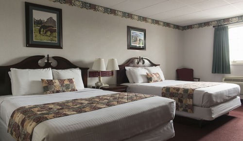 Standard Room, 2 Queen Beds - Pool Building