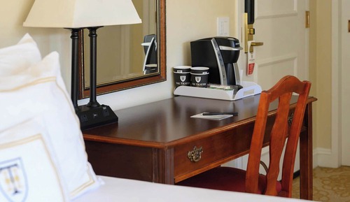 Queen Deluxe Room