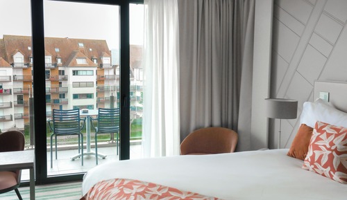 Chambre Double Supérieure, balcon, vue partielle sur la mer