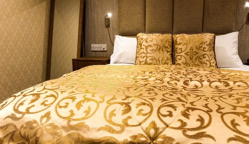 Standard Suite, Ensuite (Sleeps 3)