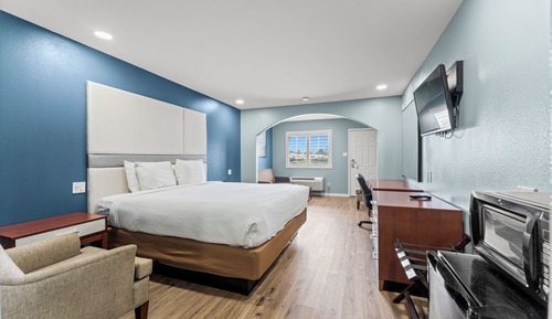Comfort Room, 1 King Bed, Non Smoking