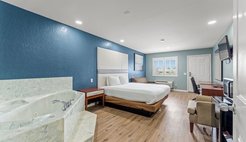 Suite, 1 King Bed, Non Smoking, Jetted Tub