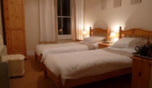 Twin Room, Ensuite (Gwanwyn)