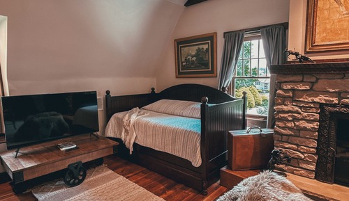 Honeymoon Cabin