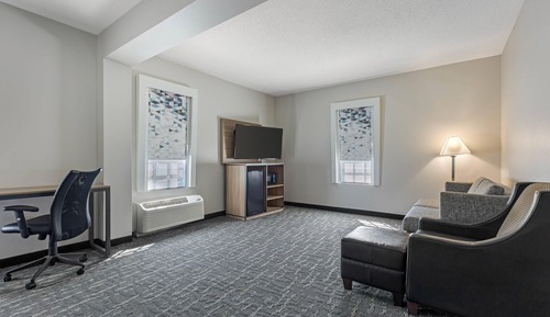 Deluxe Suite, 1 King Bed, Accessible, Non Smoking