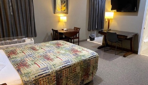 Standard Room, 1 Queen Bed, Refrigerator & Microwave