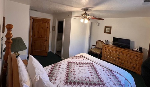 Standard Room, 1 Queen Bed