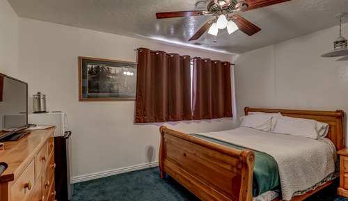 Standard Room, 1 Queen Bed