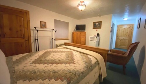 Standard Room, 1 Queen Bed