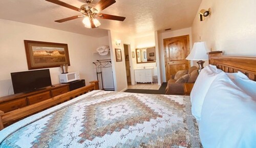 Deluxe Room, 1 Queen Bed