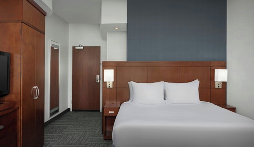 Room, 1 King Bed, Hearing Accessible (Transfer Shower)