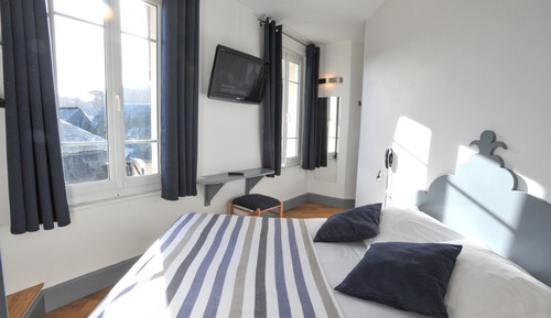 Superior Double Room, Bathtub