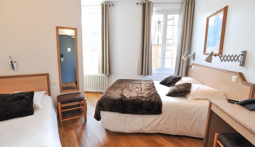 Triple Room, Bathtub (or Shower)