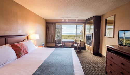 1 King Partial View, No Elevator Access