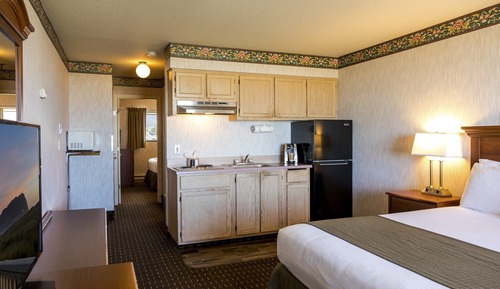 Two Queen Ground Level w/ Kitchenette