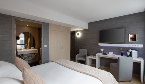 Exclusive Room, 1 King Bed, Non Smoking (Larger Room;with Sofabed)