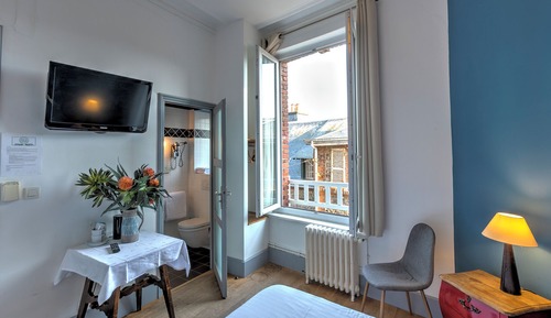 Chambre double vue village avec douche