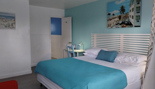Standard Room, 1 King Bed (Minimum check-in age is 25)