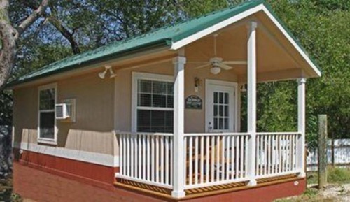 Classic Cottage, 1 Queen Bed, Kitchenette, Lake View (The Finnegan)