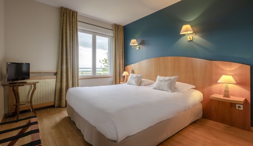 Family Room, 1 King Bed with Sofa bed