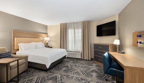Standard Suite, 1 Queen Bed, Accessible Bathtub (Communications, Mobility)