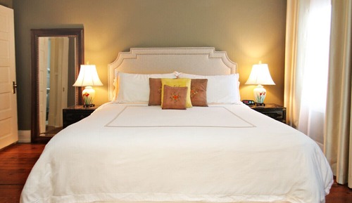 Premium Suite, 1 King Bed, Kitchen, Garden View (Renwick, 2nd Floor Walk-up)