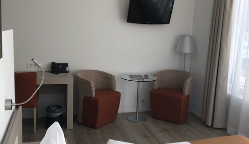 Comfort Room, 2 Twin Beds, Mountain View