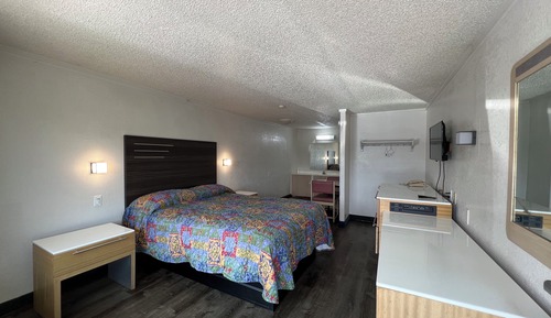 Standard Room, 1 Queen Bed, Non Smoking