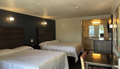 Standard Room, 2 Queen Beds, Non Smoking