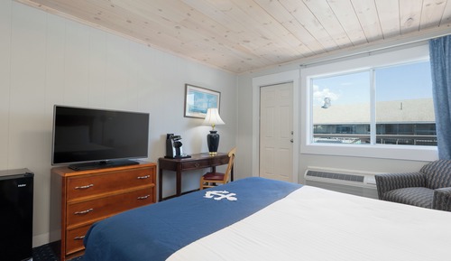 Queen Limited Inner Harbor View 