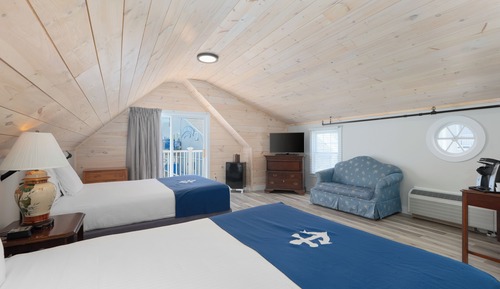 Wharf Two Queen Inner Harbor (257) (Pet)