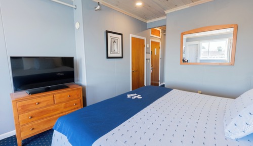 1 King Bed, Harbor View, Corner