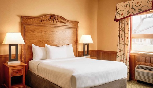 Deluxe Room, 1 Queen Bed