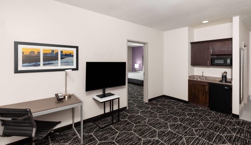 Suite, 1 Bedroom, Non Smoking (1 King Bed)