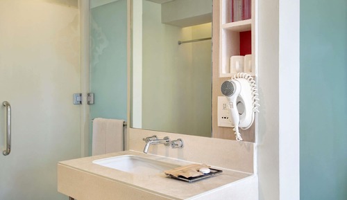 Deluxe Room, 2 Twin Beds, Terrace, Pool View