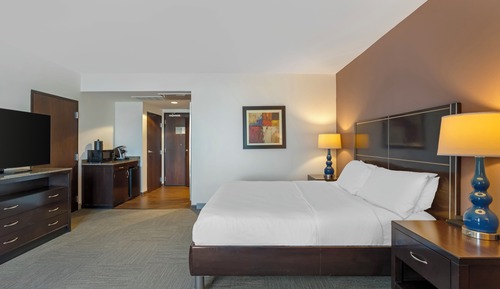 One King Bed, Non-Smoking, Accessible (Bath tub)