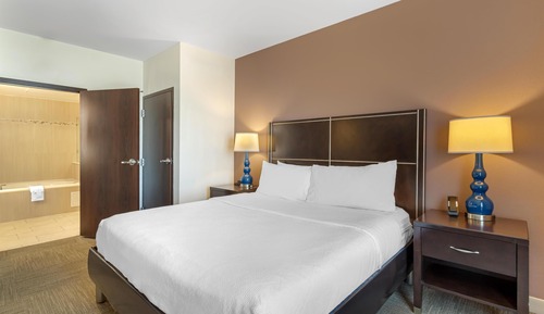 Suite, 1 King Bed, Smoking, Jetted Tub