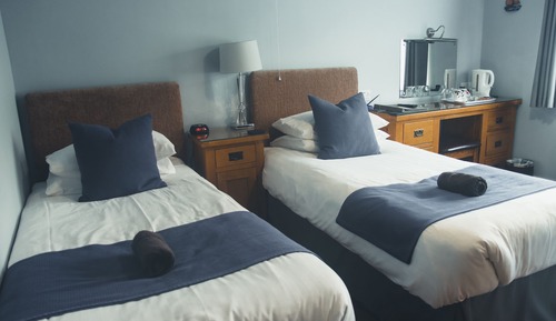 Twin Room, Ensuite (Grassholm)