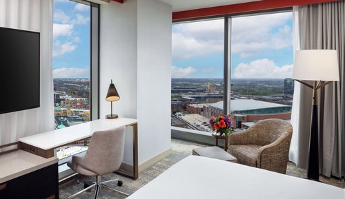 Room, 1 King Bed, Corner